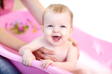 Image de l'article Tout ce qu’il faut savoir sur le bain des bébés !