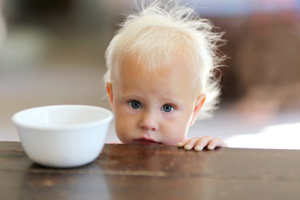 Conseils et solutions pour faire manger plus rapidement un enfant