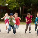 Les jeux à la crèche et leur impact sur les relations sociales des jeunes enfants