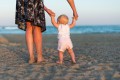 bébé marcher pieds nus
